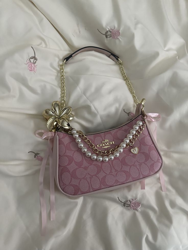 ELEGANT PINK DESIGNER SHOULDER BAG WITH PEARL AND GOLD CHAIN.