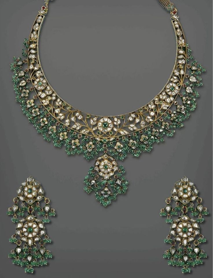 BEAUTIFUL GEMSTONE JEWELRY SET.